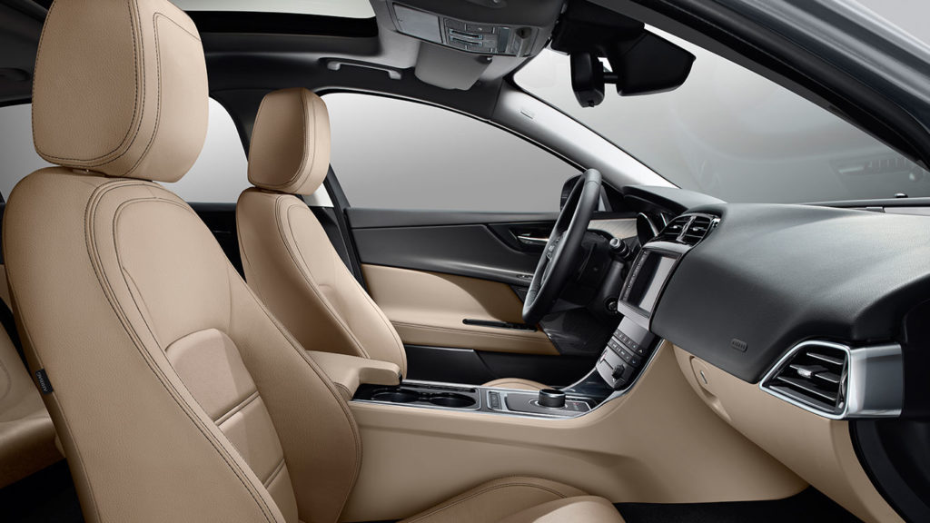 Jaguar-XE-Prestige-interior