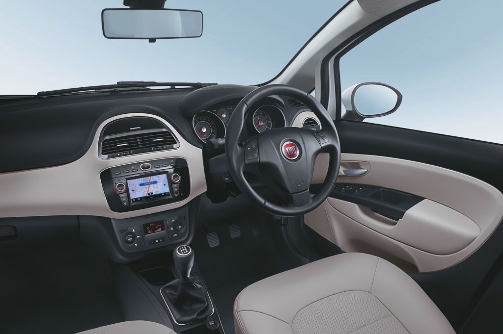 Fiat-Linea-125-S-interior