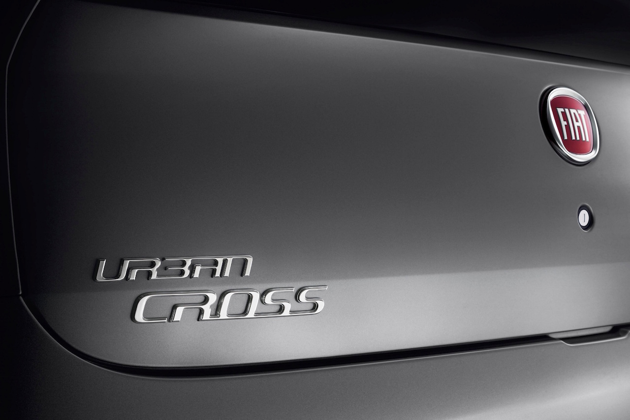 fiat-avventura-urban-cross-badging