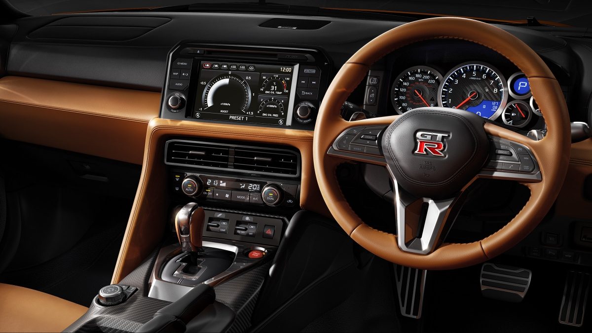 Nissan_GTR_2017_interior