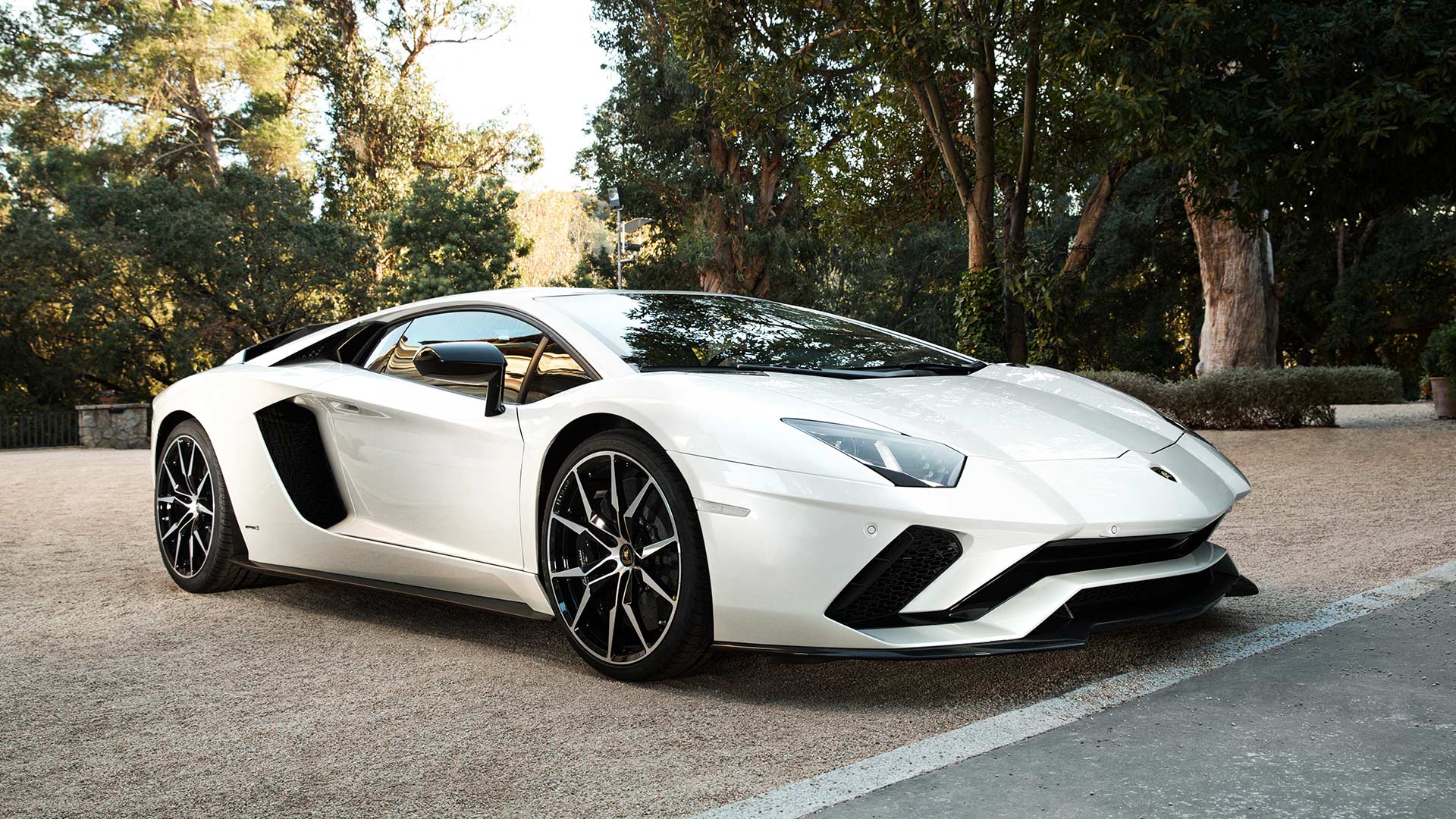 Lamborghini Aventador S with rear wheel steering revealed ...