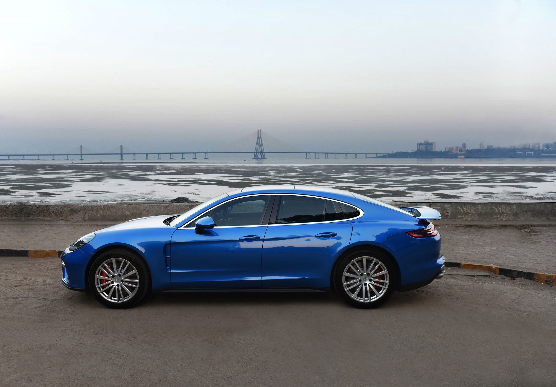 2017-Porsche-Panamera-3