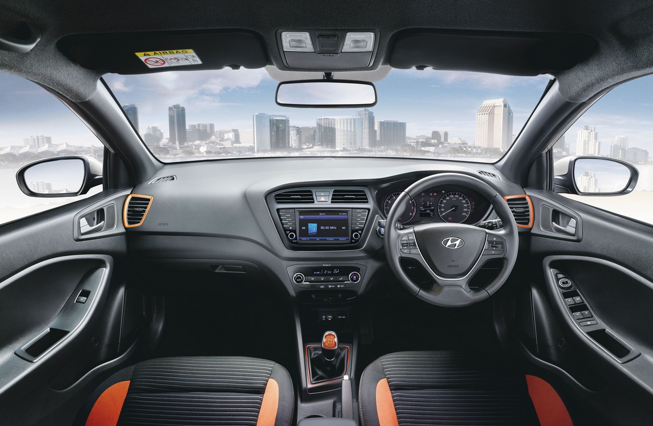 2017-Hyundai-Elite-i20-dual-tone-interior