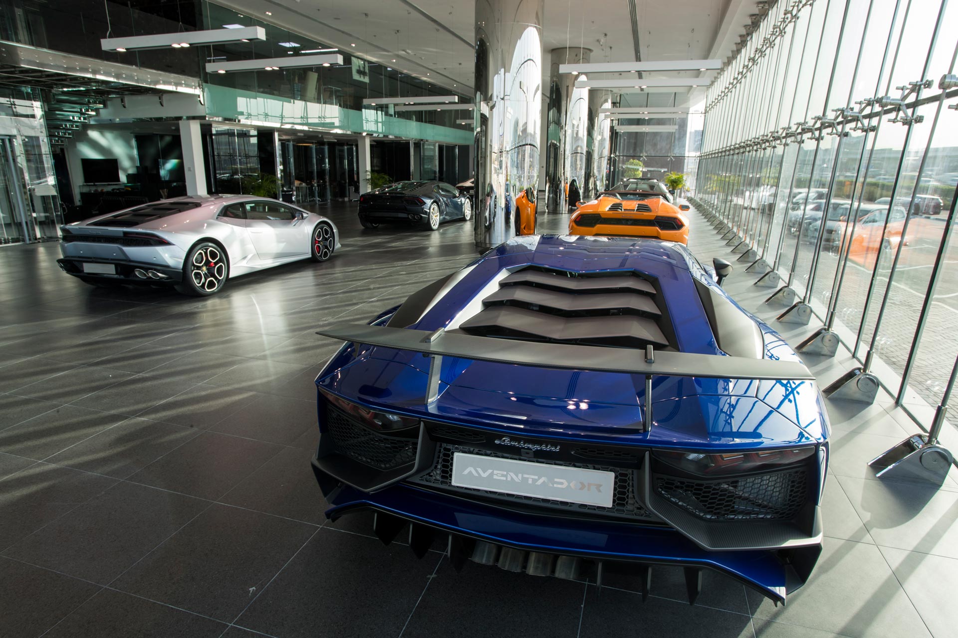 World's largest Lamborghini showroom opens in Dubai ...