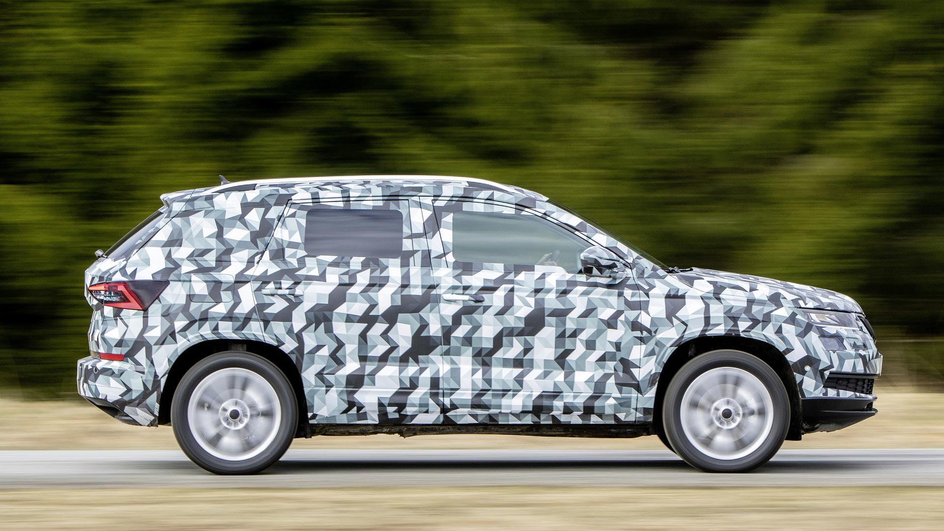 skoda-karoq-camouflaged-2