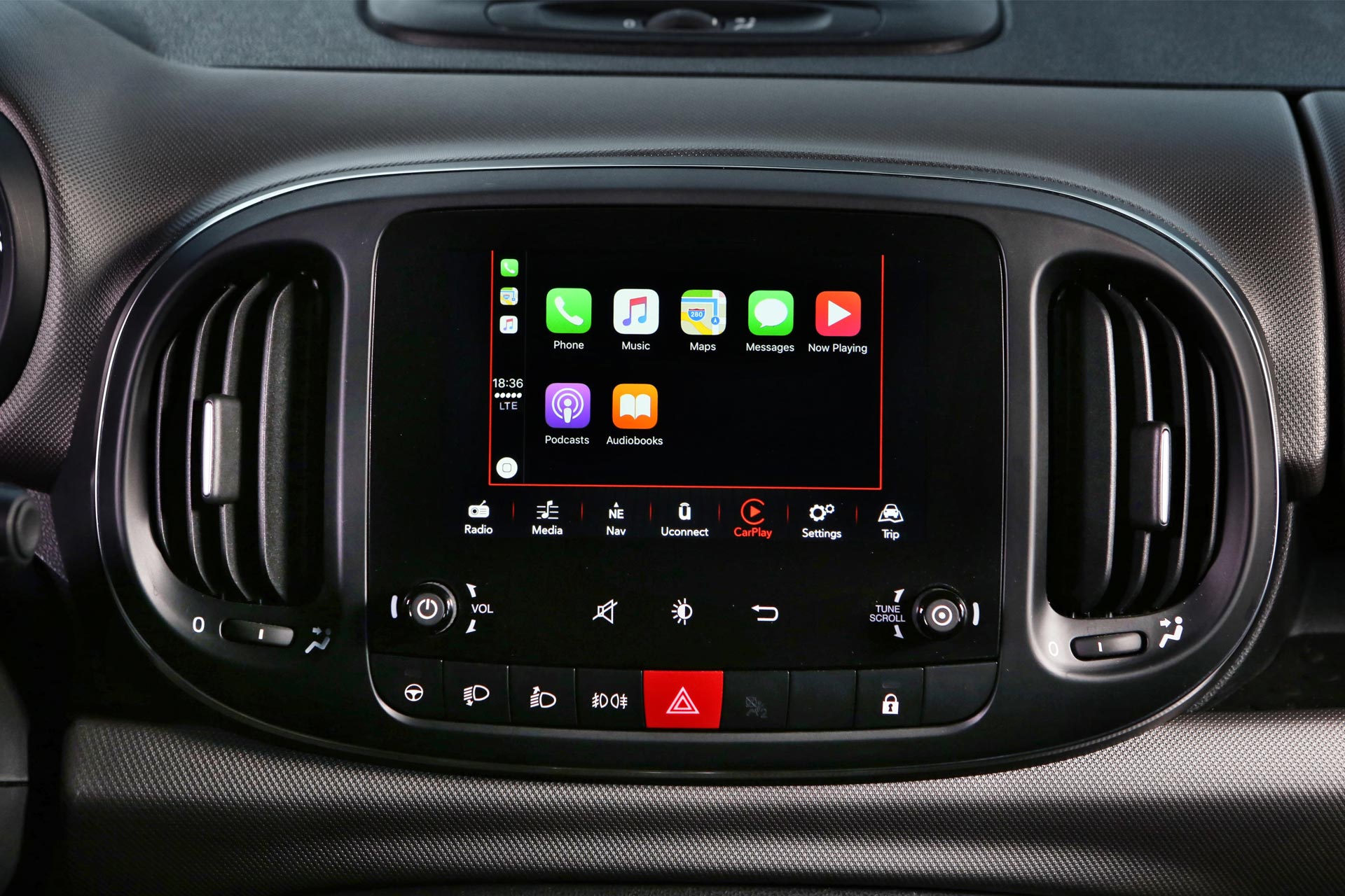 New-Fiat-500L-facelift-interior-2