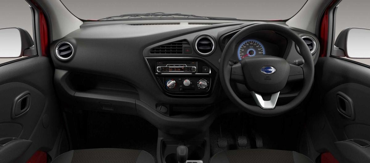 Datsun-Redi-Go-1.0-interior