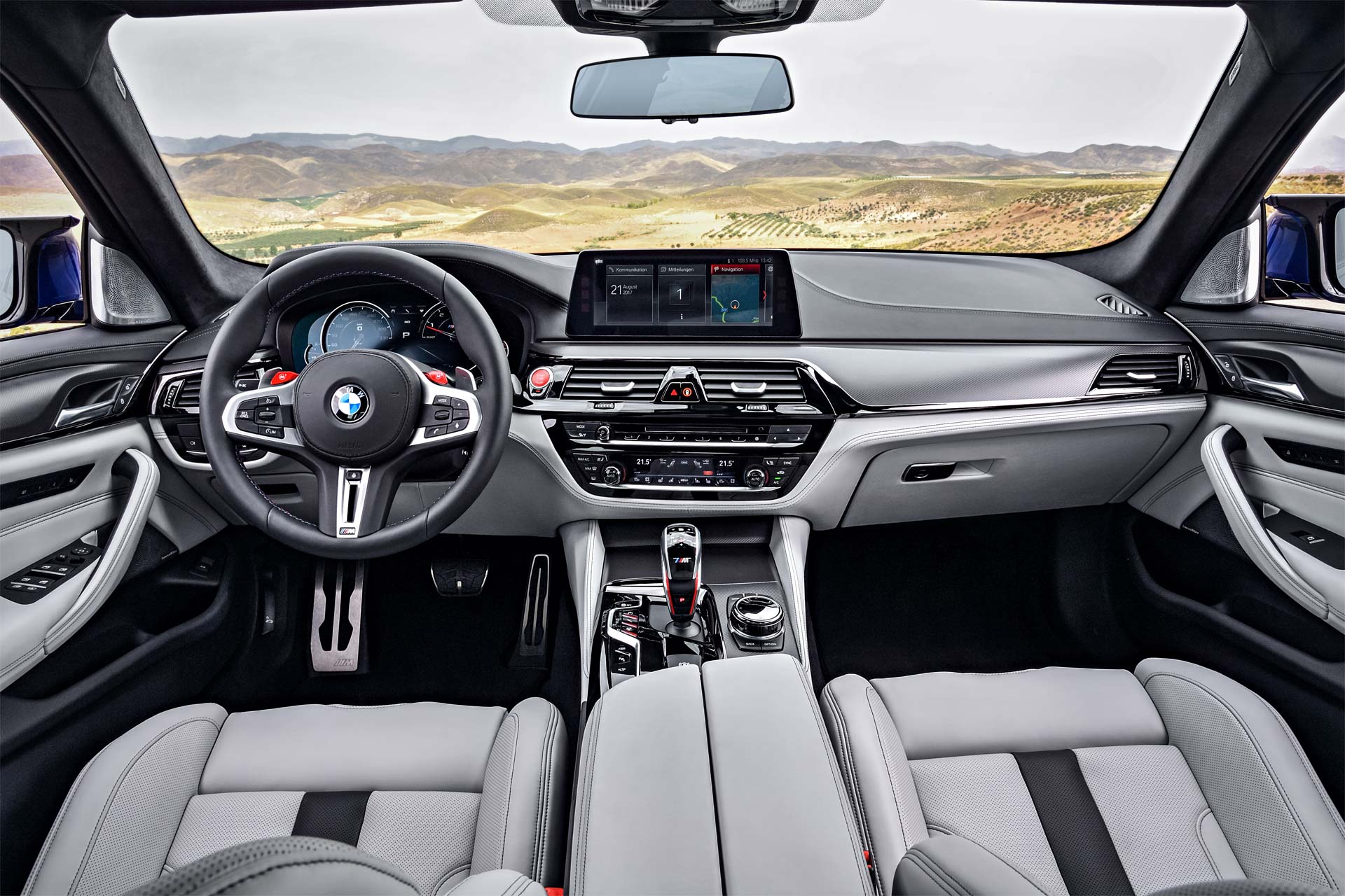2018-BMW-M5-interior