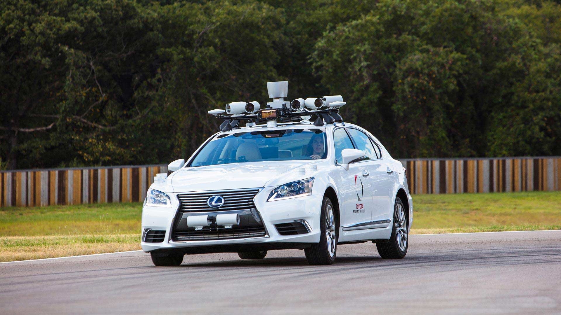 Toyota demonstrates Guardian and Chauffeur autonomous technology