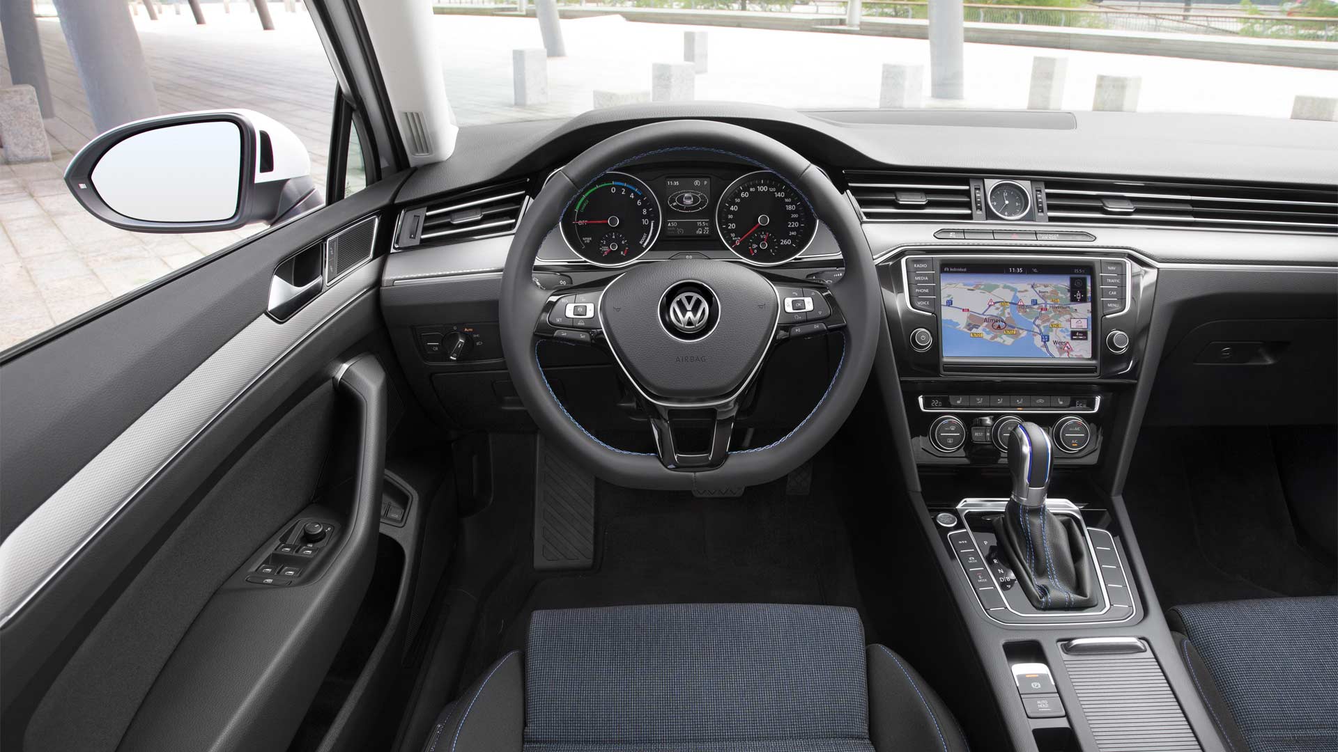 8th-generation-Volkswagen-Passat-interior