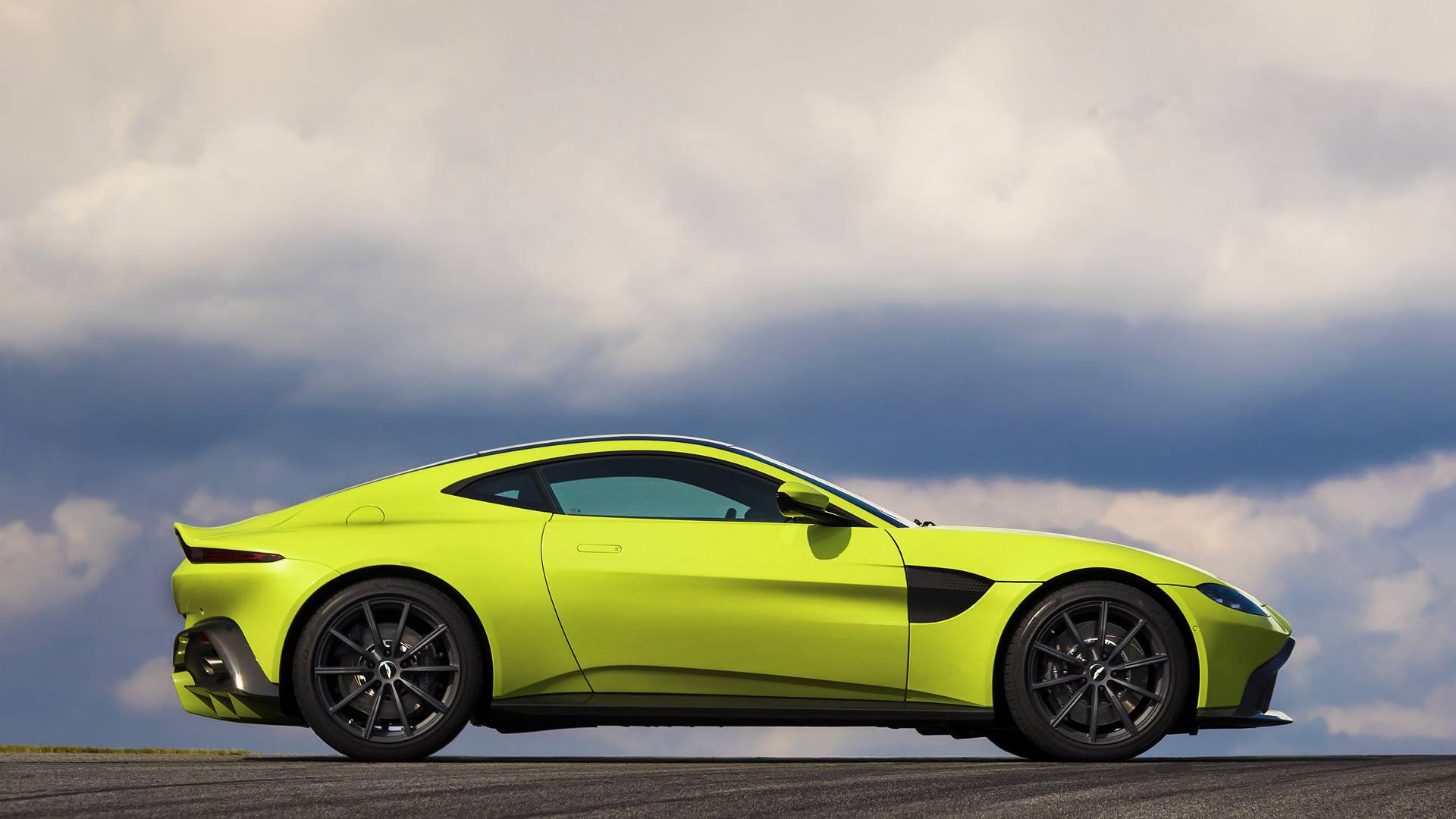 Luxury And Power: The 2018 Aston Martin Vantage GTE