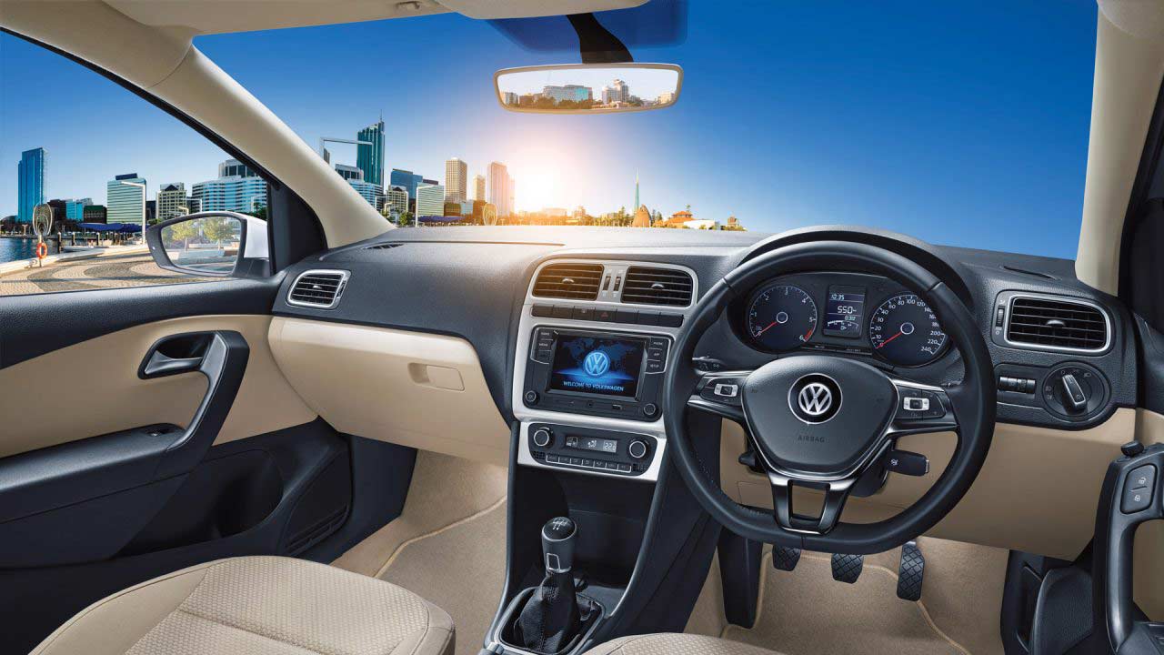 2014-5th-generation-Volkswagen-Polo-India-interiors