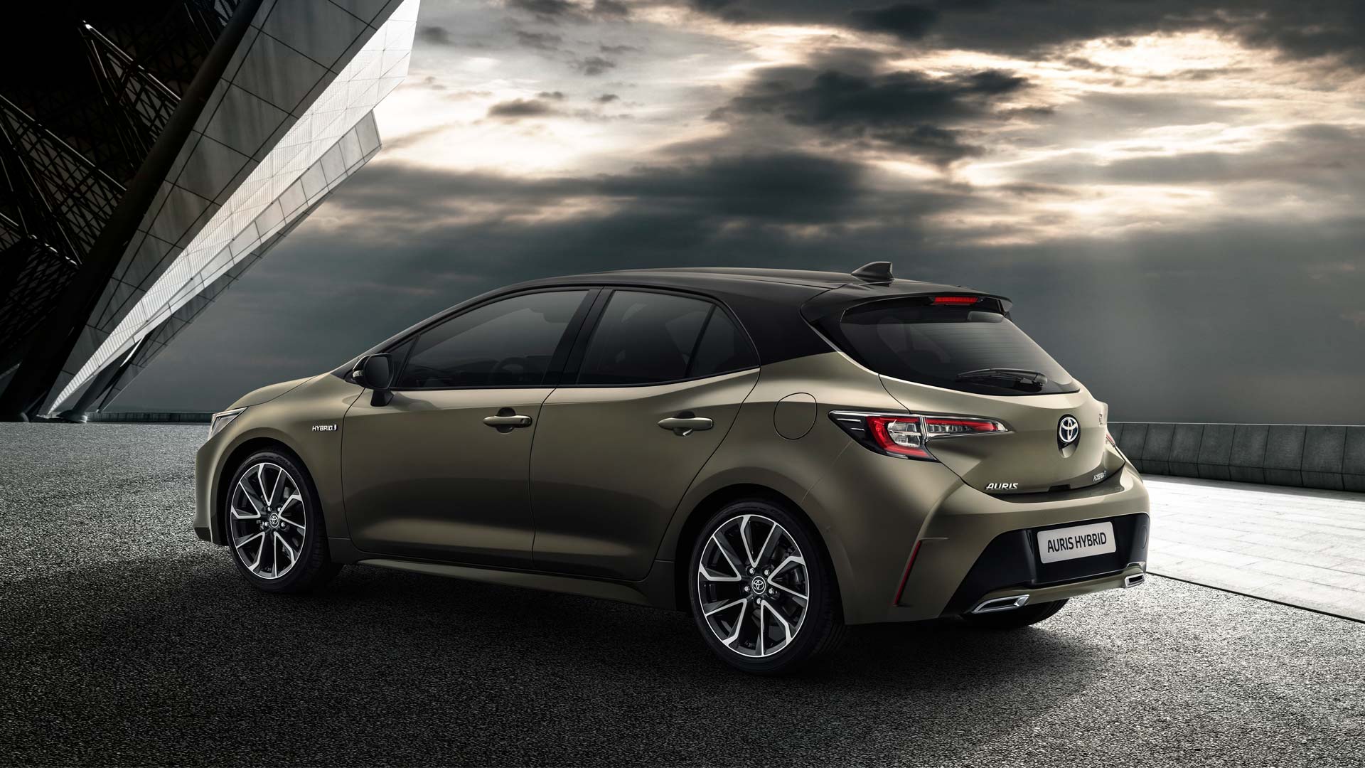 2018-Toyota-Auris-Hybrid_2