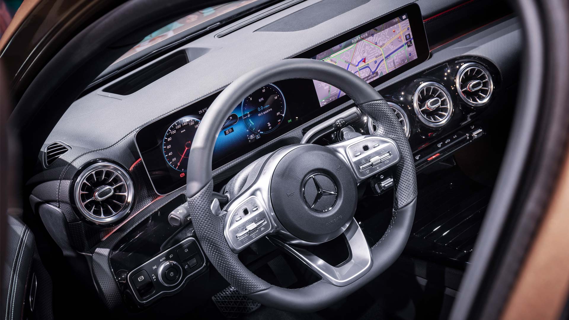Mercedes-Benz-A-Class-L-Sedan-interior_2