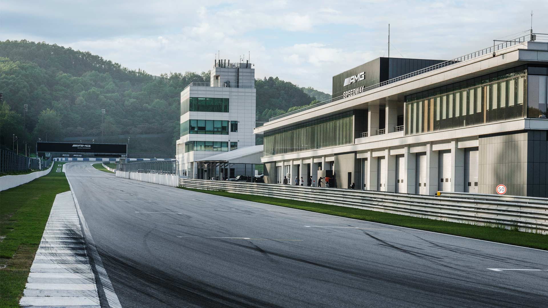 Mercedes-AMG-Speedway-South-Korea-GT-R-Project-One_2