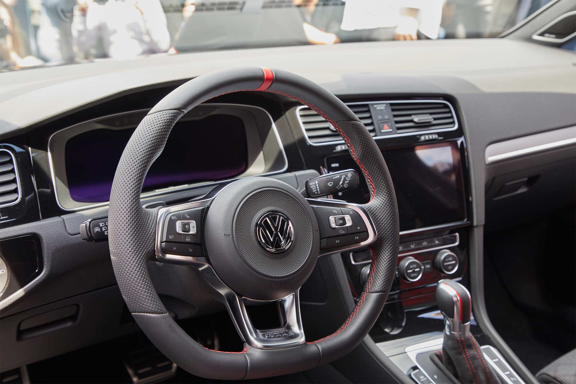 Volkswagen-Golf-GTI-TCR-concept-interior