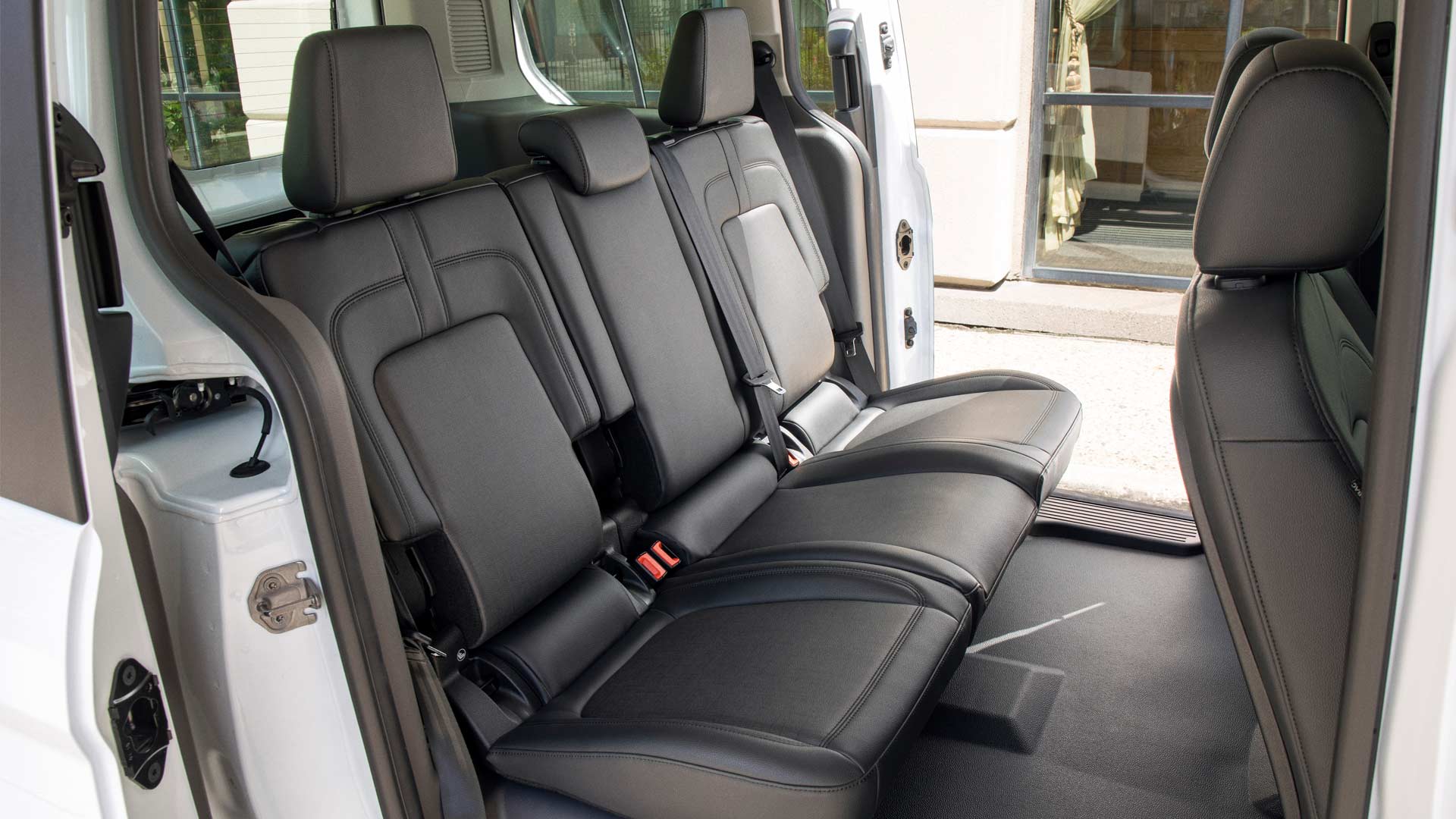 Ford-Transit-Connect-Taxi-interior_2
