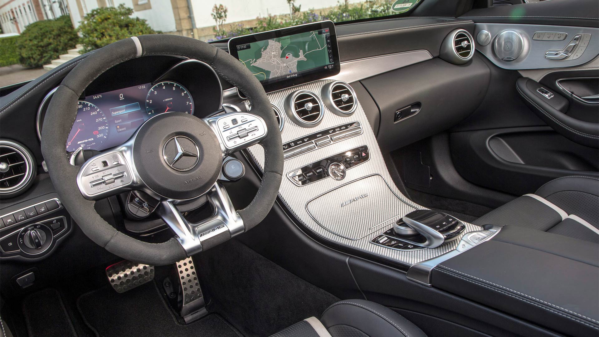 2019-Mercedes-AMG-C-63-S-Cabriolet-interior