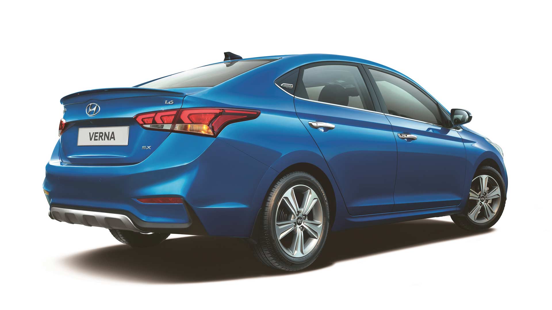 2018-Hyundai-Verna-Anniversary-Edition_2