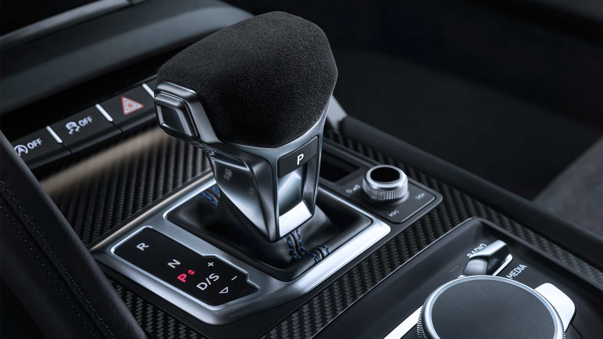 2019-Audi-R8-Coupe-Interior_3