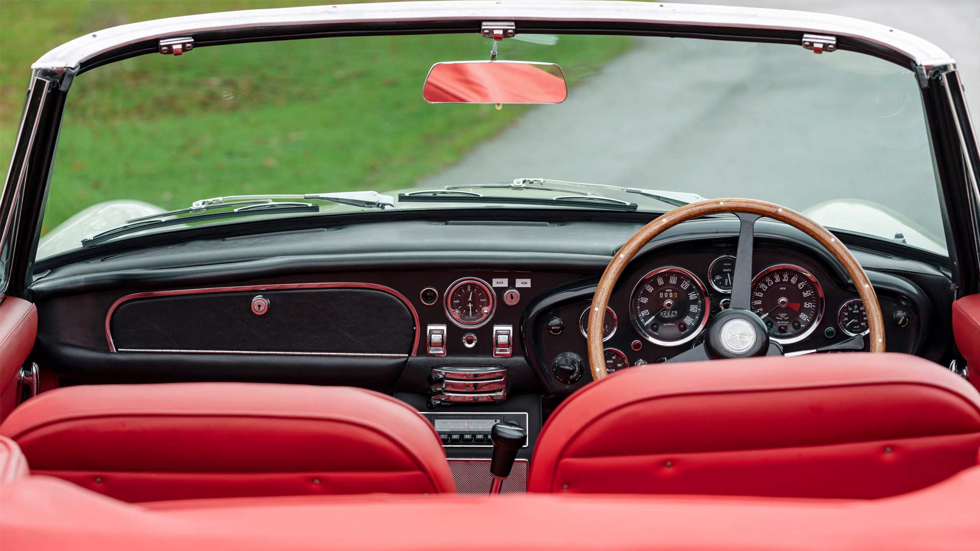 Aston-Martin-1970 DB6 MkII Volante-Interior-EV-Conversion