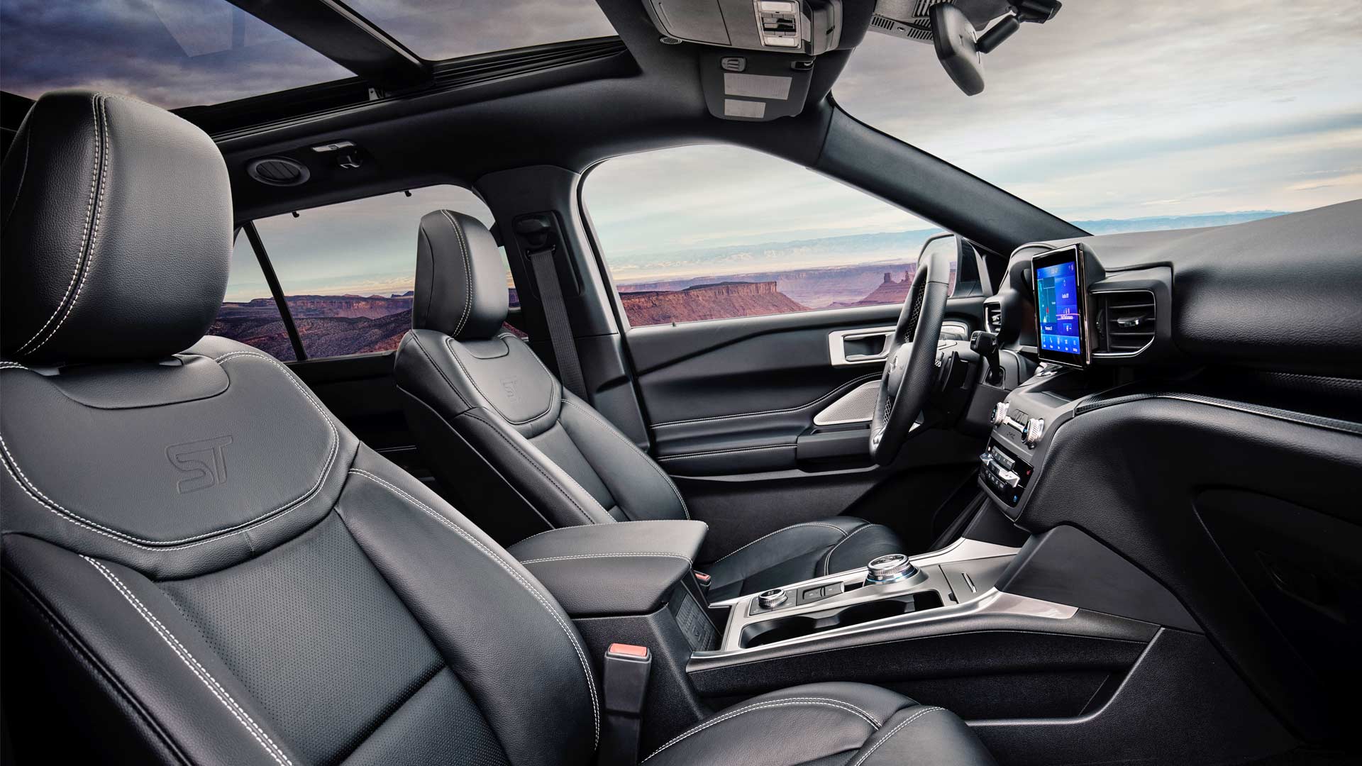 2020-Ford-Explorer-ST-Interior_2