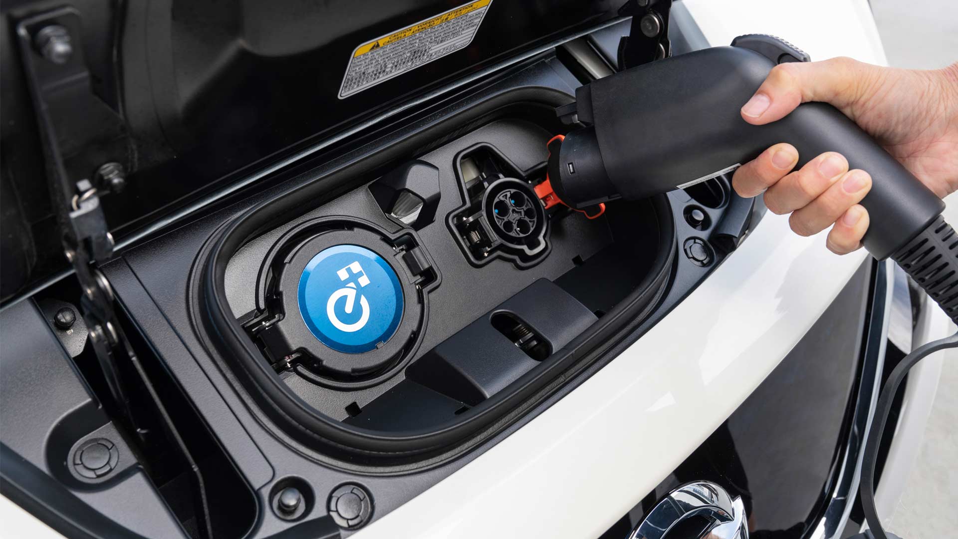 Nissan-Leaf-e+_Charging-CES-2019