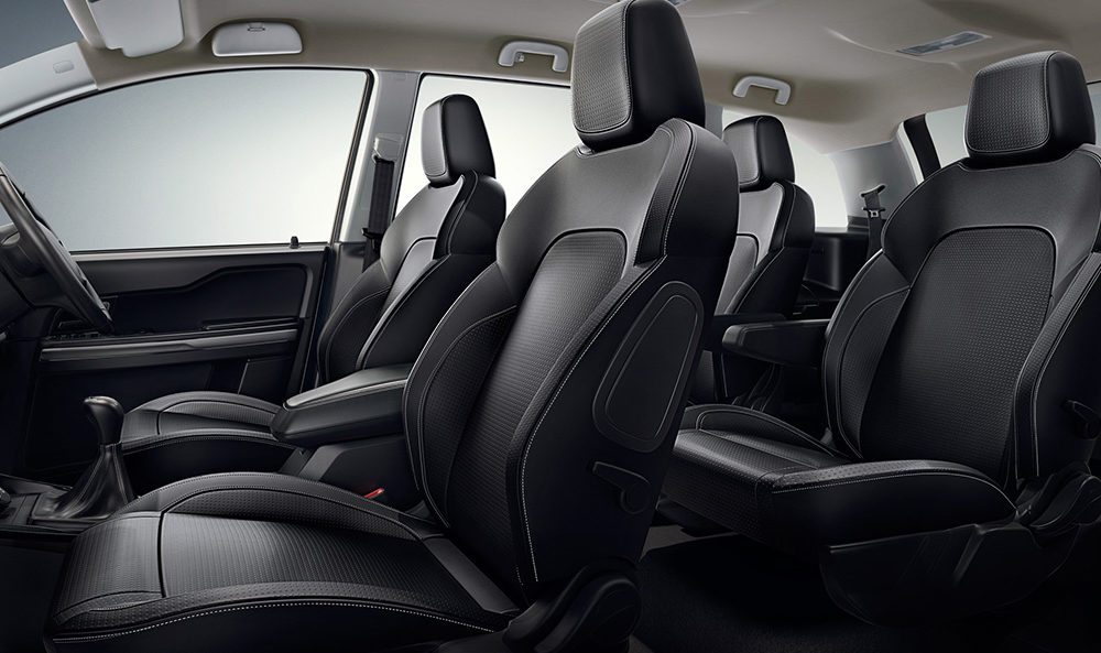 tata-hexa-interior-premium-leather-seats