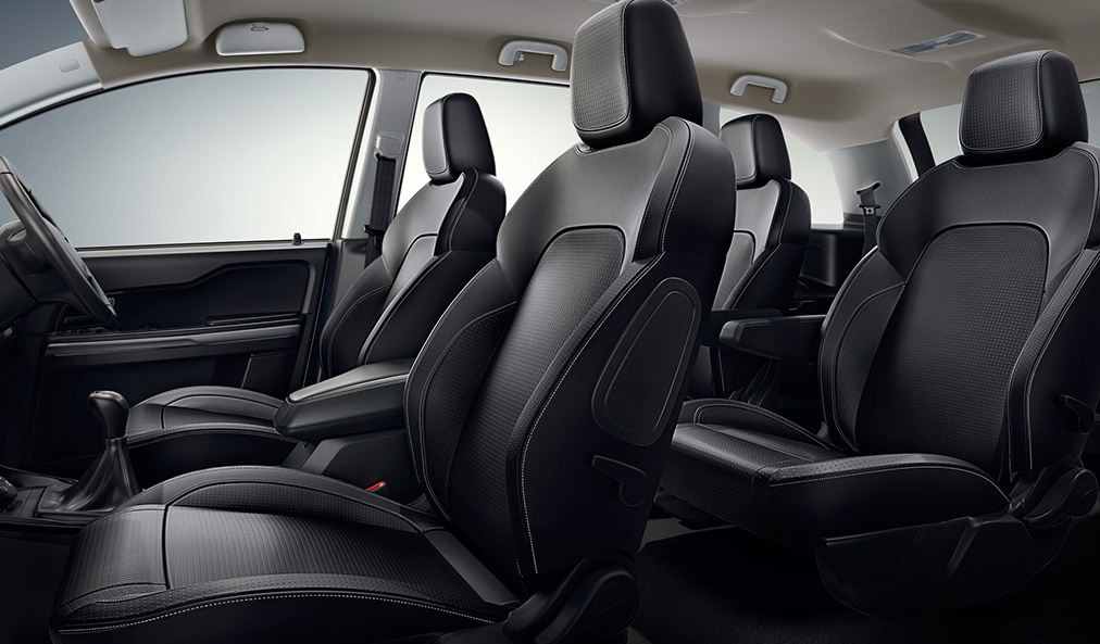 tata-hexa-interior-premium-leather-seats