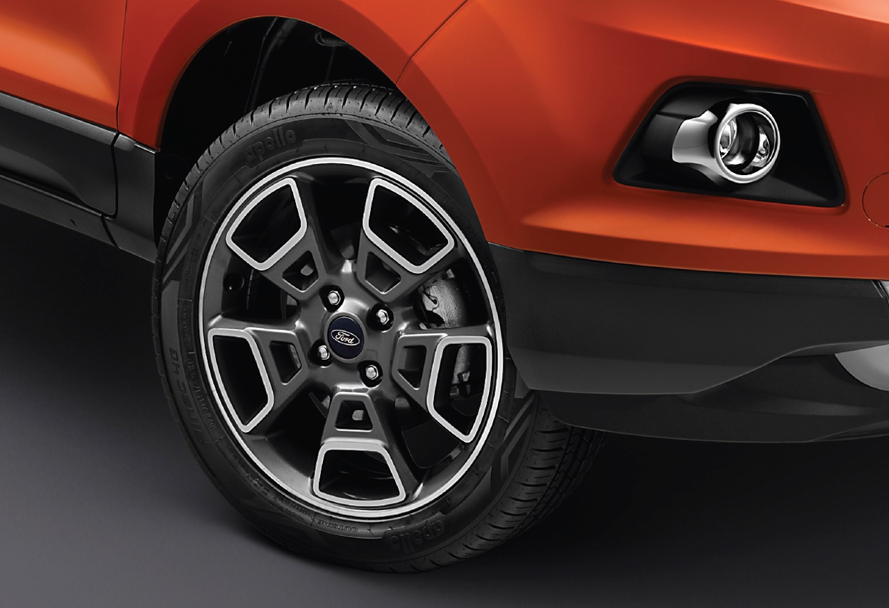 2017-Ford-EcoSport-Platinum-Edition-17-inch-diamond-cut-alloy-wheel