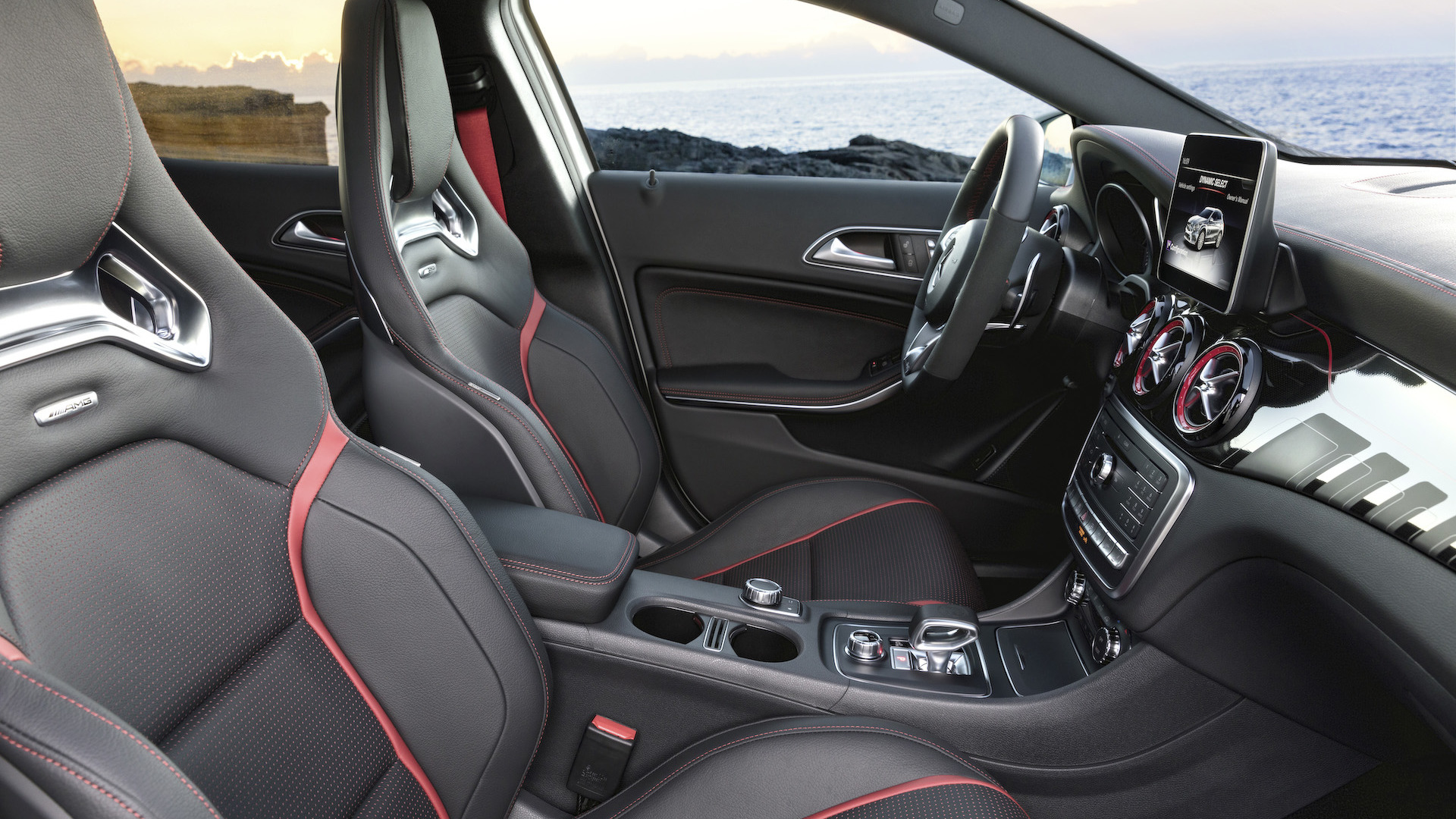 Mercedes-AMG GLA 45 4MATIC Interior