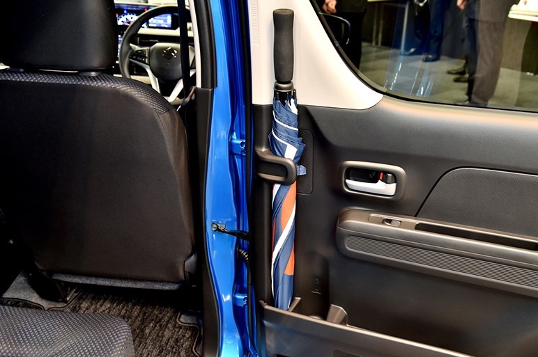 2017-Suzuki-WagonR-interior12