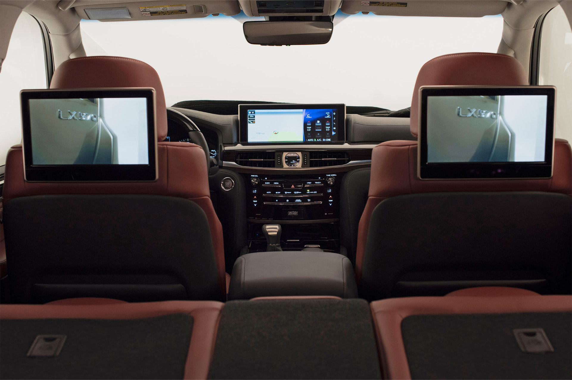 Lexus_LX_570-interior-3