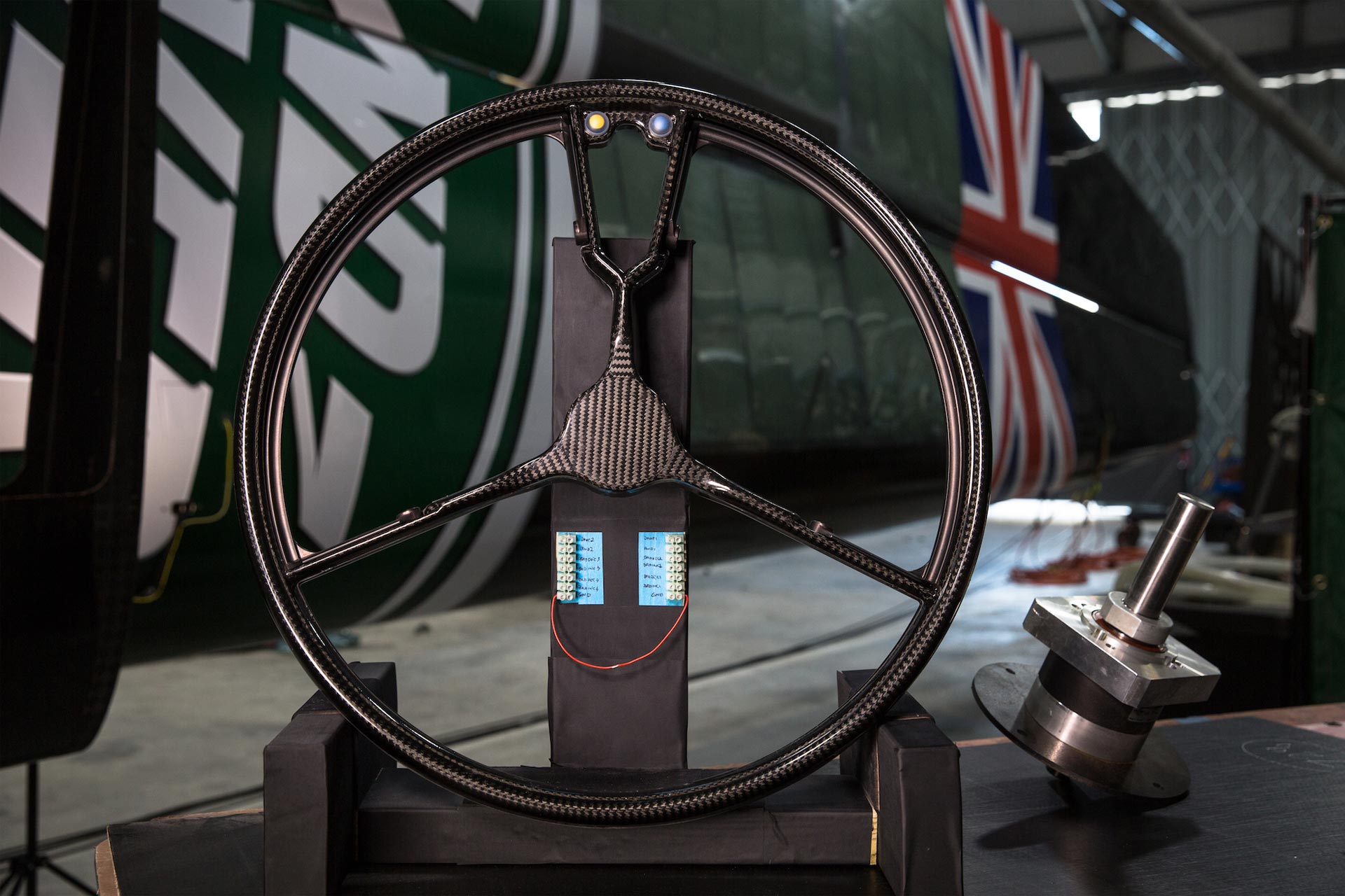 Land-Rover-Bar-Steering-Wheel-2