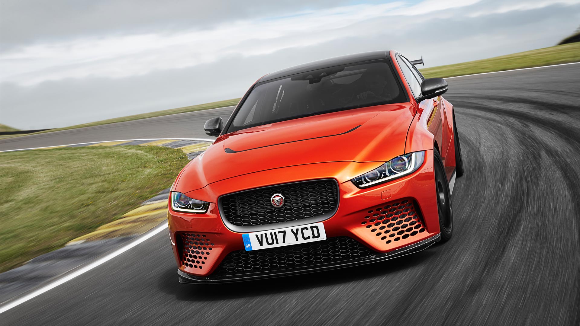 Jaguar-XE-SV-Project8-3