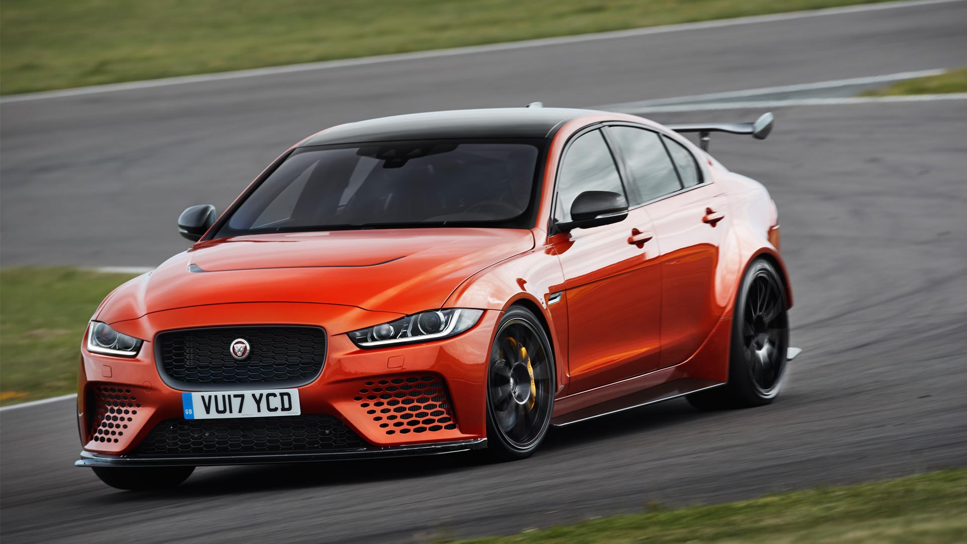 Jaguar-XE-SV-Project8-6