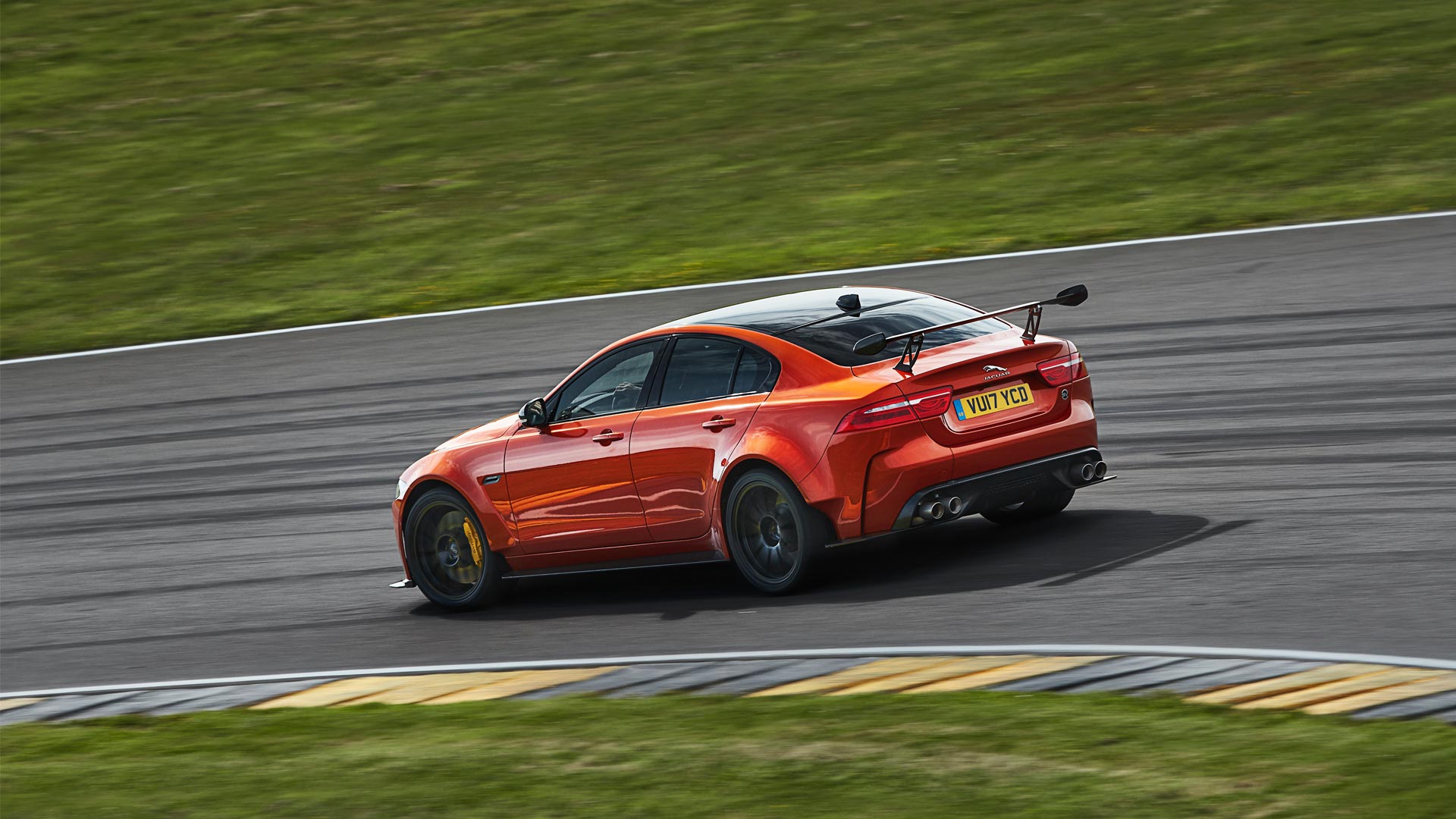 Jaguar-XE-SV-Project8-7