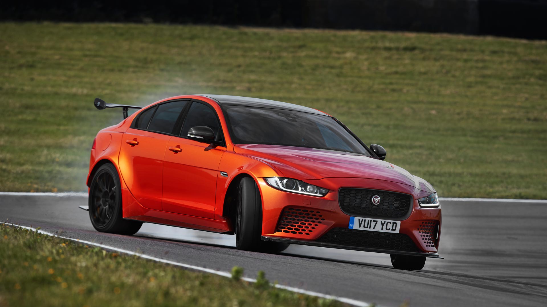Jaguar-XE-SV-Project8-9