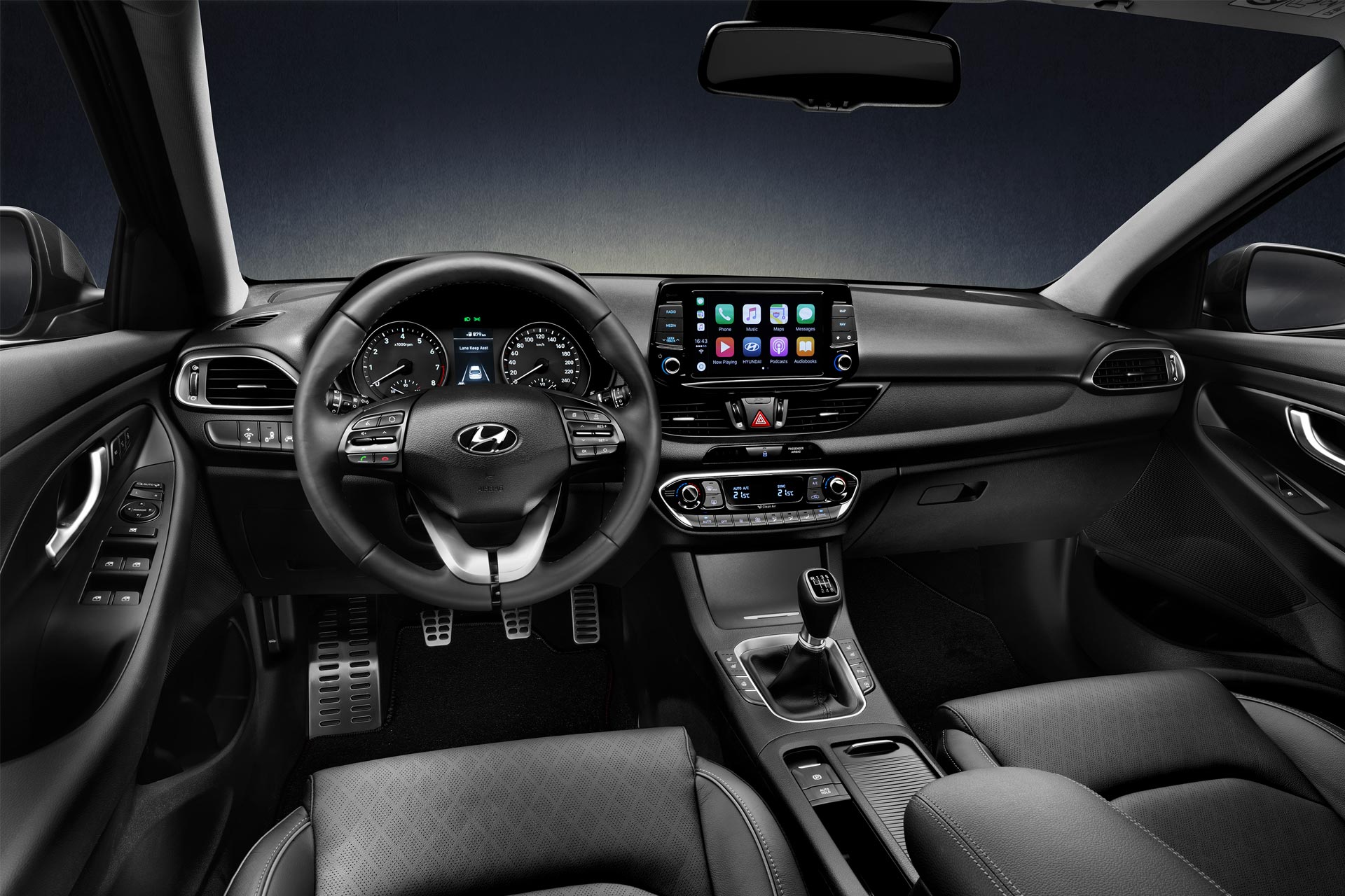 Hyundai-i30-Fastback-interior