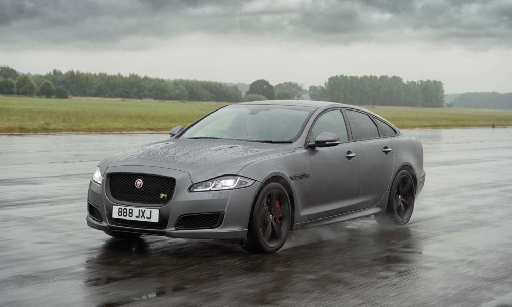 Jaguar-XJR575_3