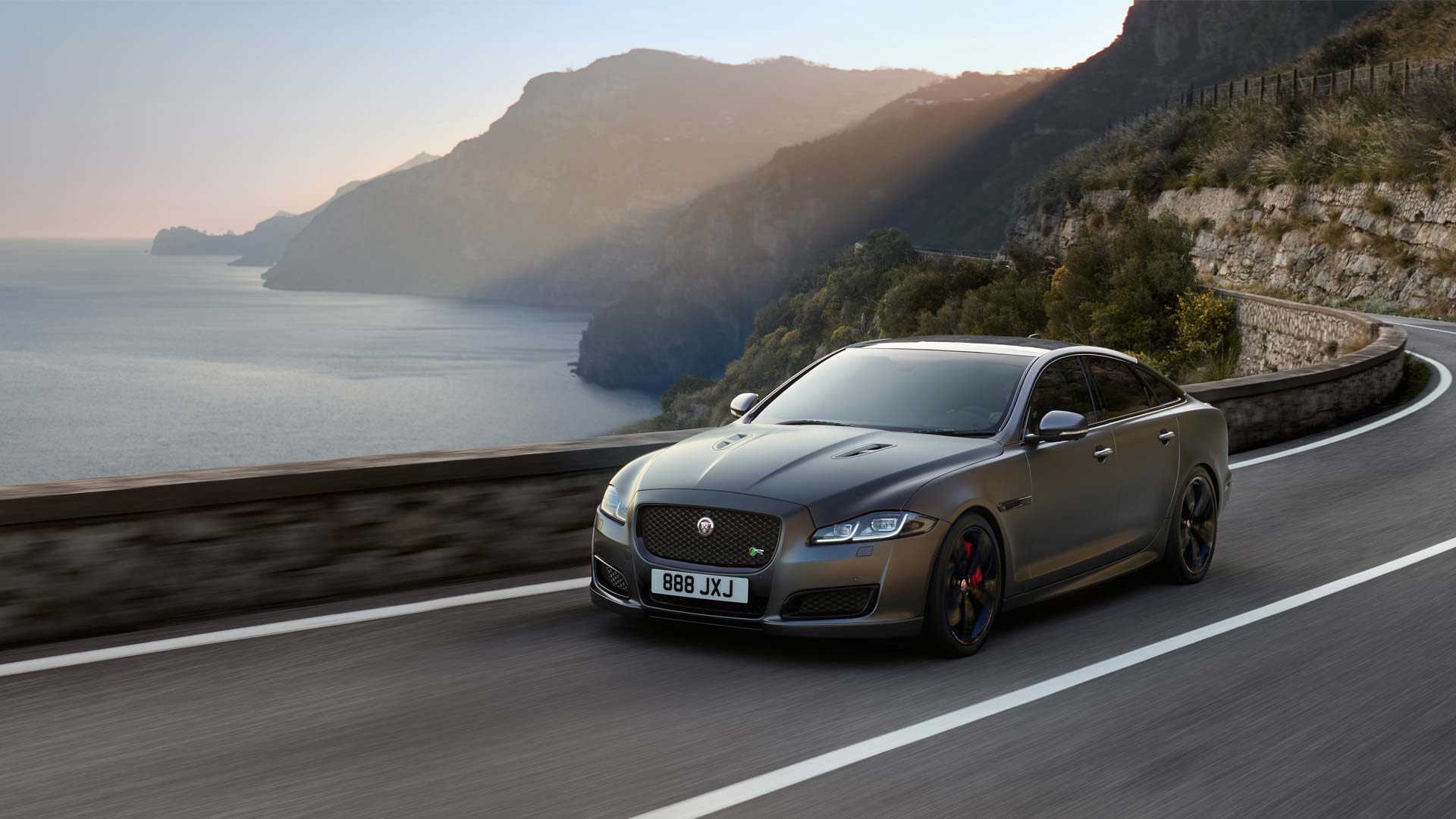 Jaguar-XJR575_4