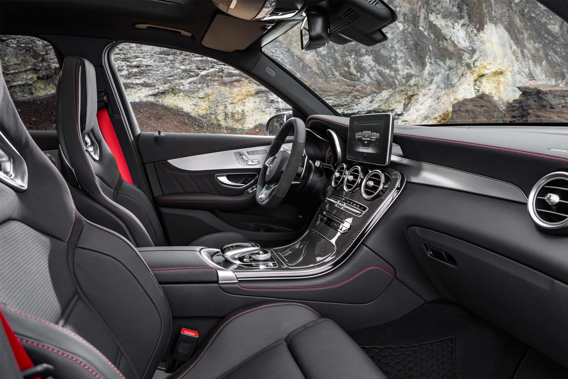 Mercedes-AMG-GLC-43-Coupe-interior