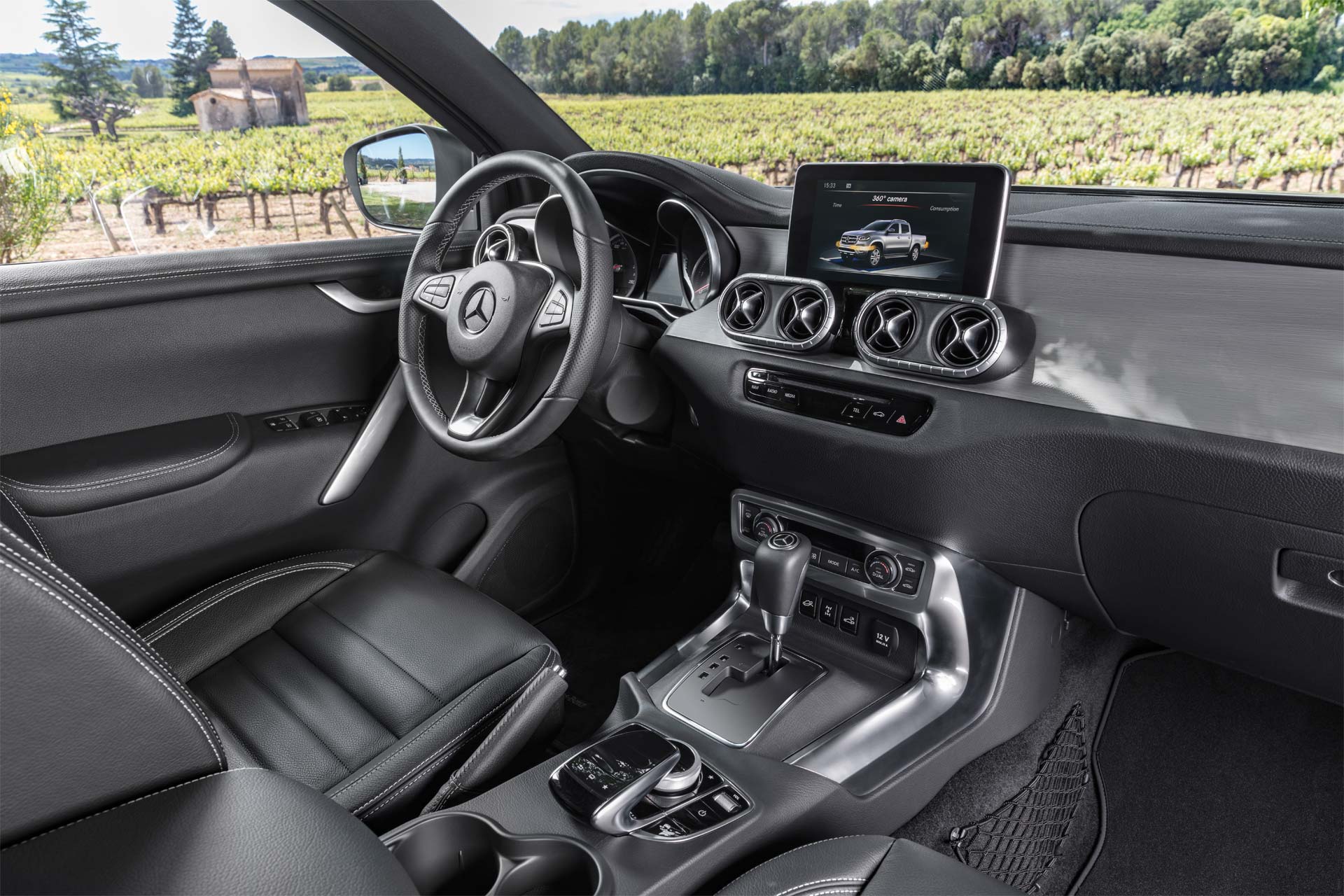 Mercedes-X-Class-interior_3