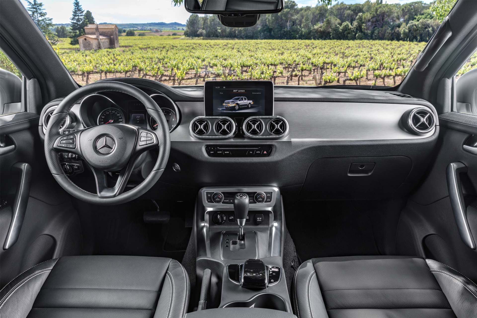 Mercedes-X-Class-interior_4