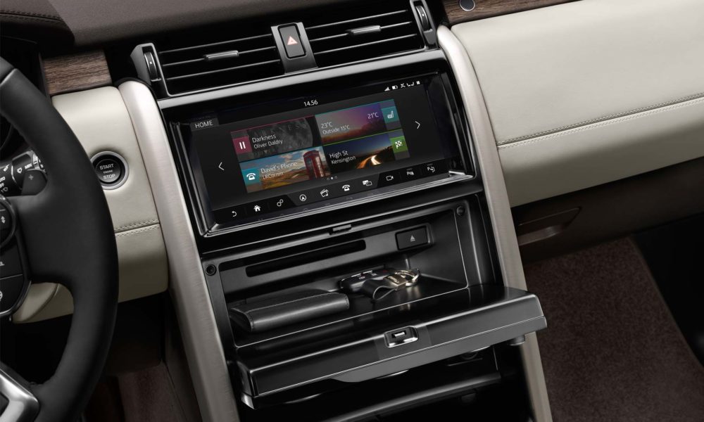 2017-Land-Rover-Discovery-interior_2