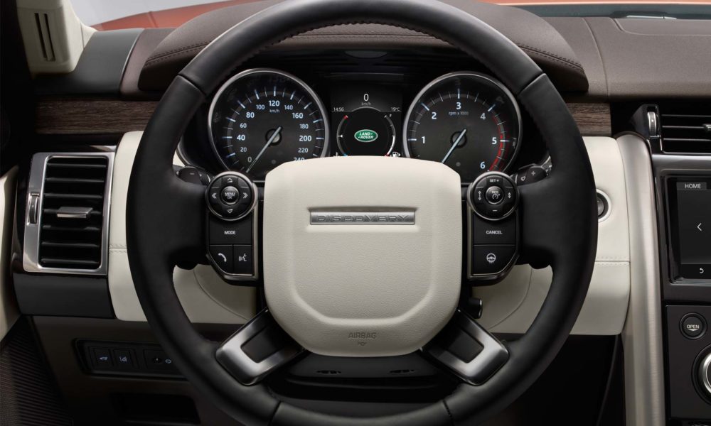 2017-Land-Rover-Discovery-interior_4