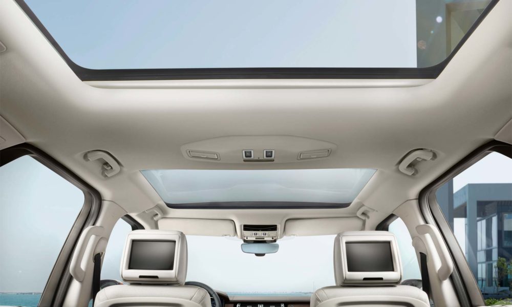 2017-Land-Rover-Discovery-interior_5