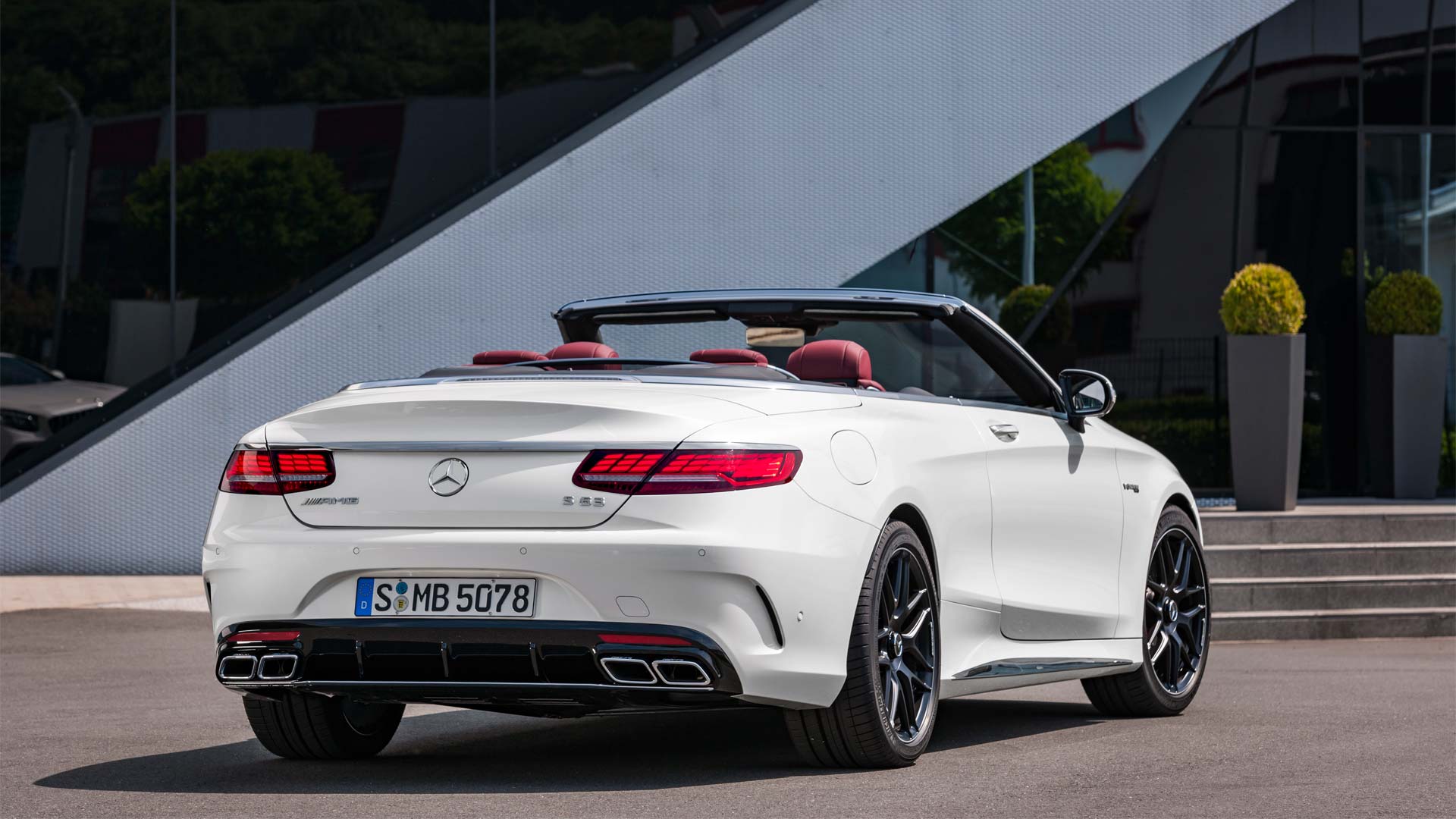 2018-Mercedes-AMG-S-63-4MATIC+Cabriolet_2