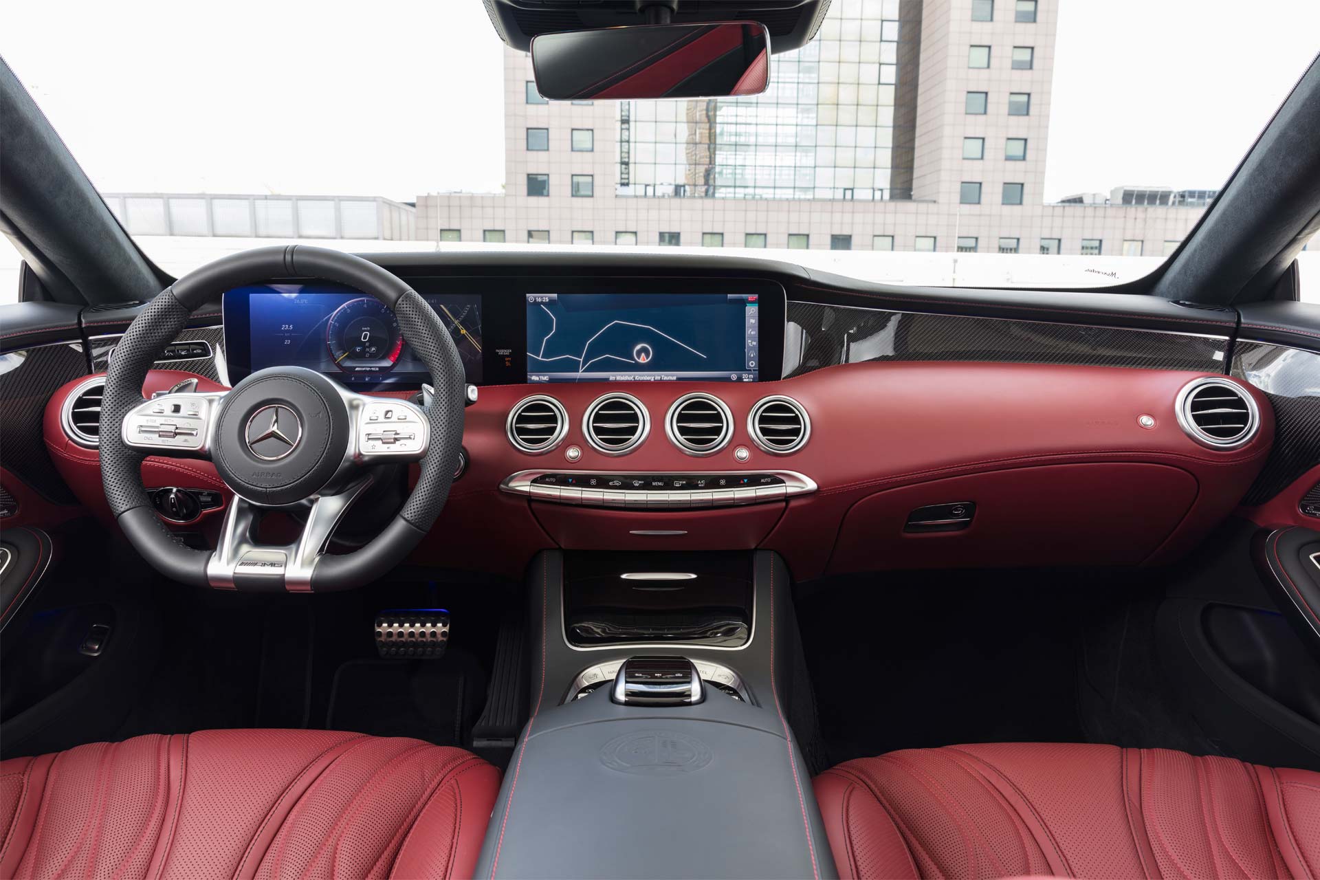 2018-Mercedes-AMG-S-63-4MATIC+Cabriolet-interior_2