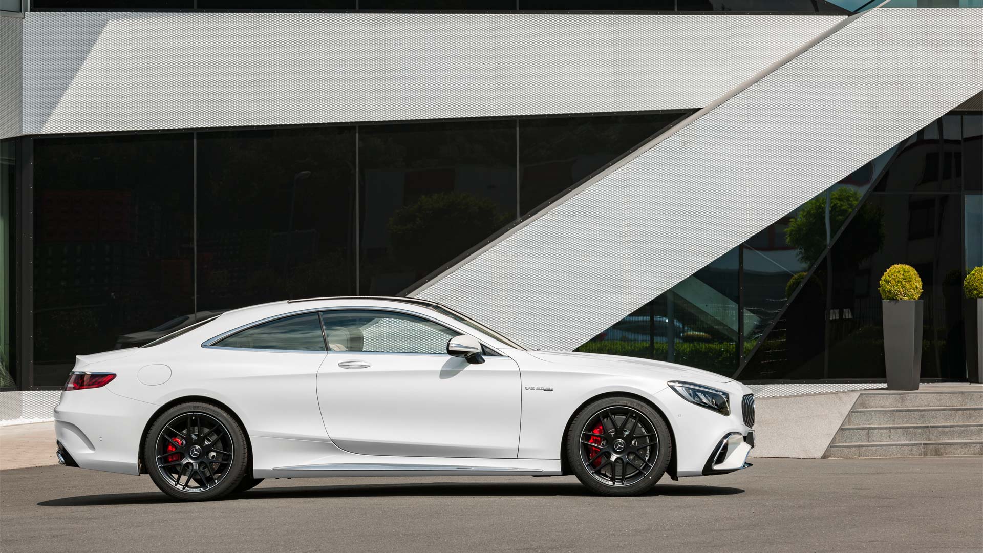 2018-Mercedes-AMG-S-63-4MATIC+Coupe_2